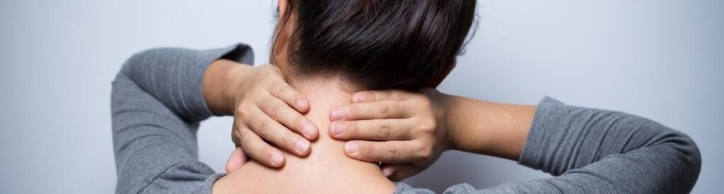 fibromyalgi kvinde med smerter i nakken